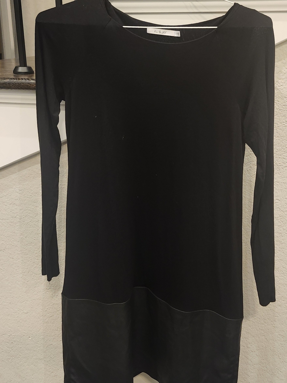 Ali & Jay Black Faux Leather Bottom Shift Dress Long Sleeve L Large EUC